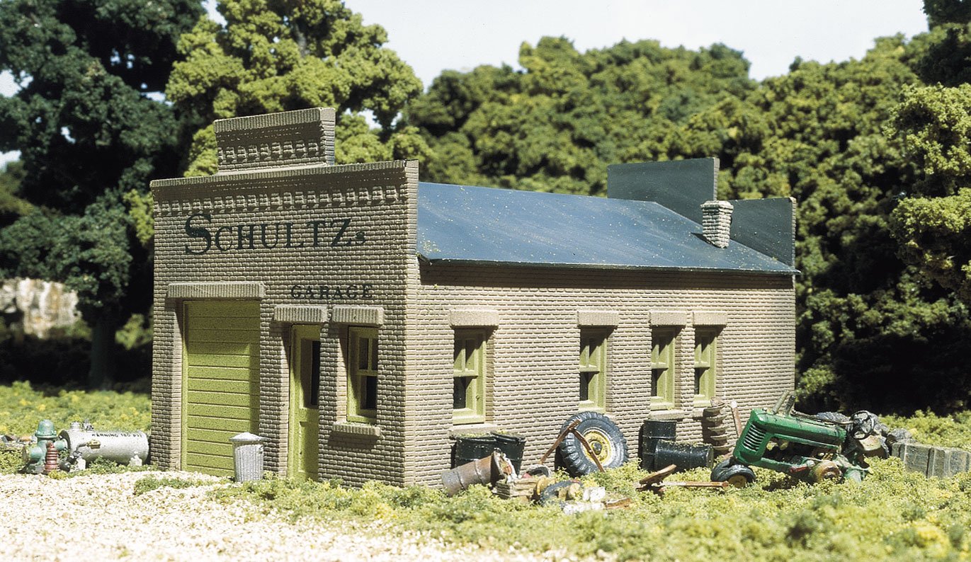 Schultz's Garage - HO Scale Kit - Painting is optional with #200 Series Kits