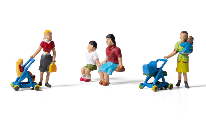Moms & Kids - HO Scale - Set included three moms and three kids