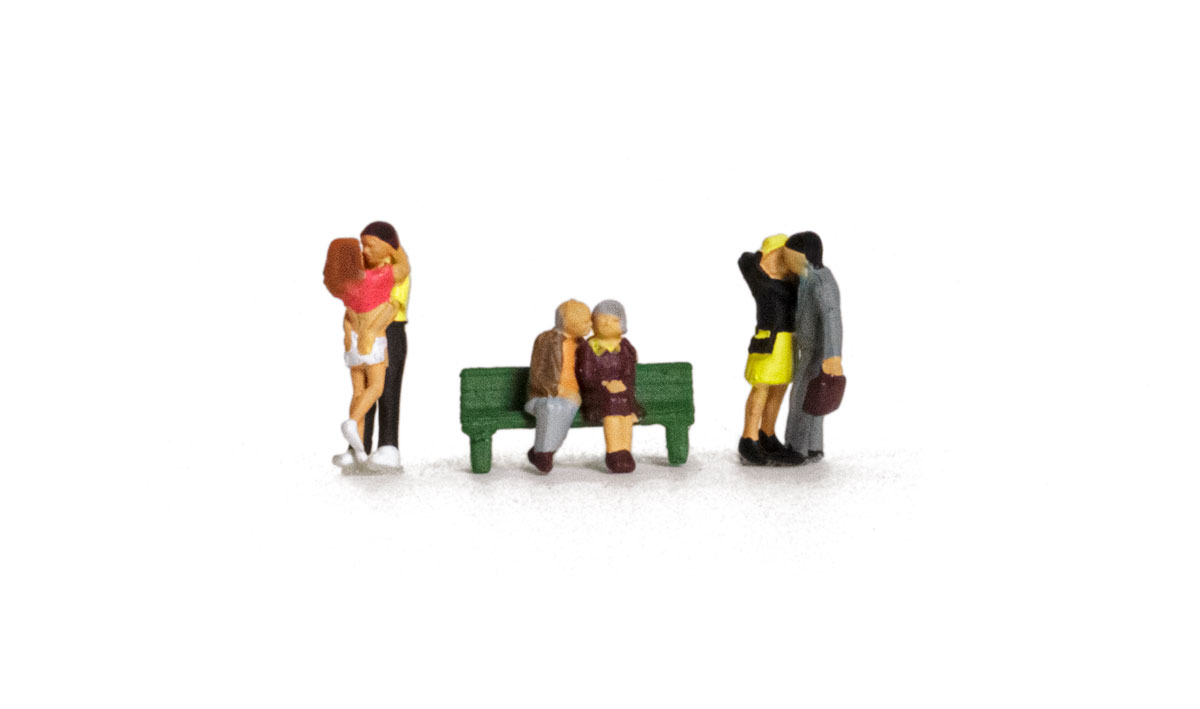 Lovers - N Scale - Three couples and a bench are included in this set of figures