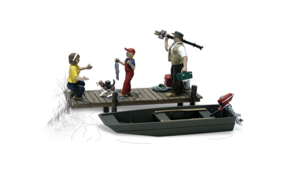 Family Fishing - N Scale - After a day of fishing, this family and their dog dock the boat and unload their catch of the day