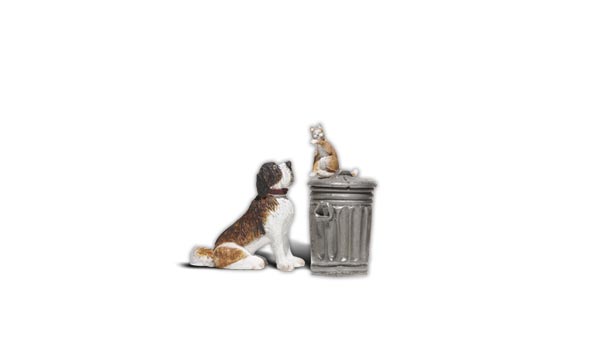 Rover and Felix - G Scale - A cat on a trashcan taunts a dog, who has great restraint