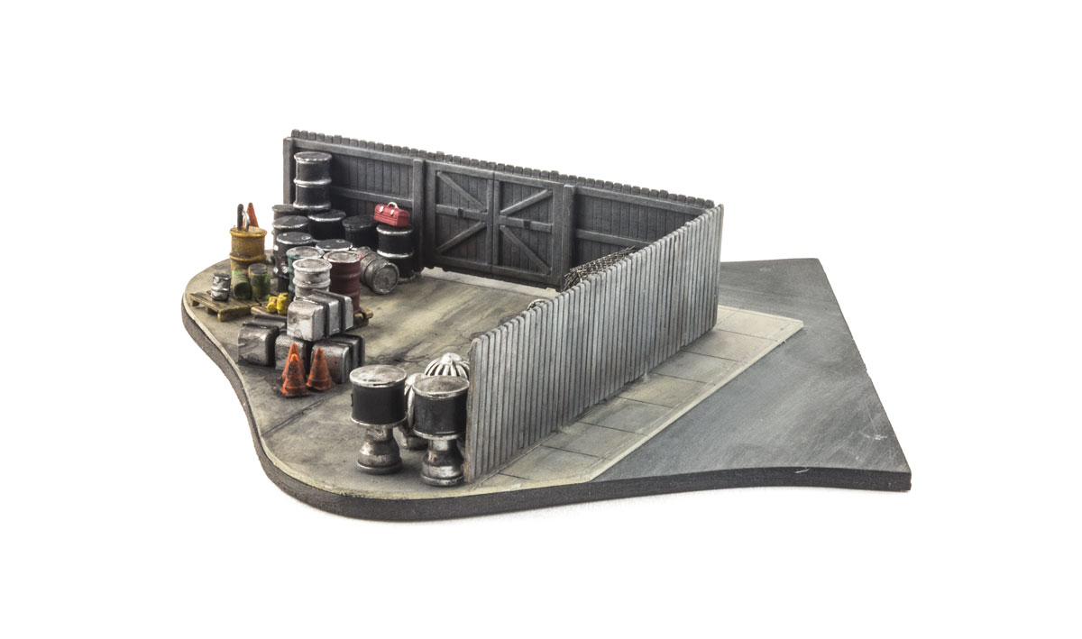 Privacy Fence - O Scale - Add character to any scene with hand-painted and authentically weathered O scale Privacy Fence