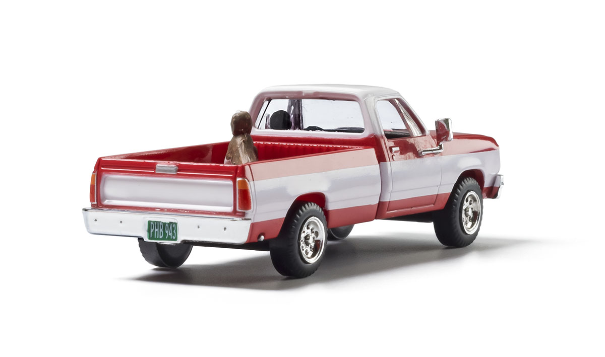 Two-Tone Truck - HO Scale - Modern Era Vehicles replicate automobiles manufactured during the last few decades of the 20th century