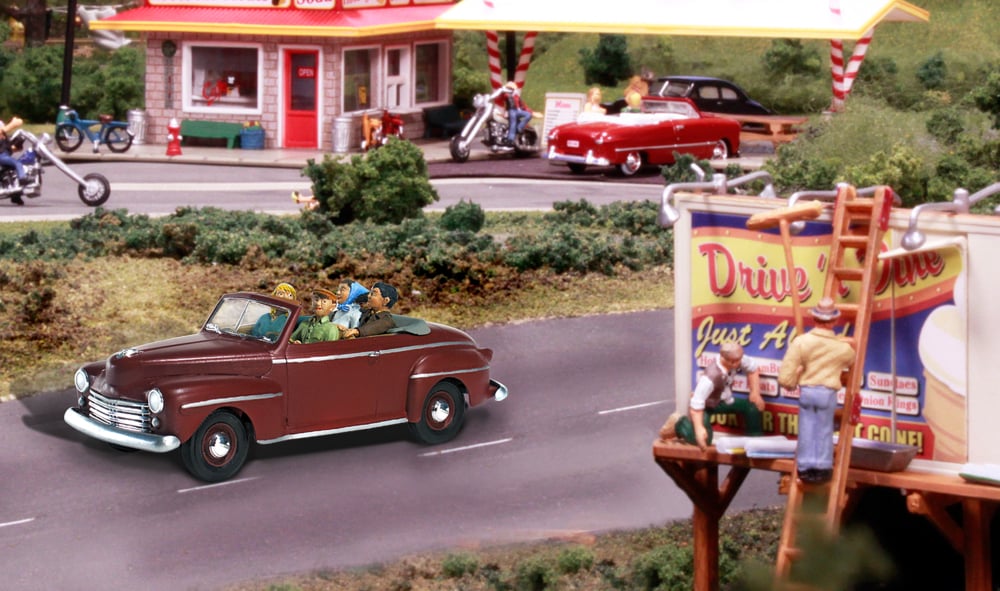 Sunday Drive - HO Scale - This fresh air drive in the convertible is the perfect Sunday afternoon entertainment