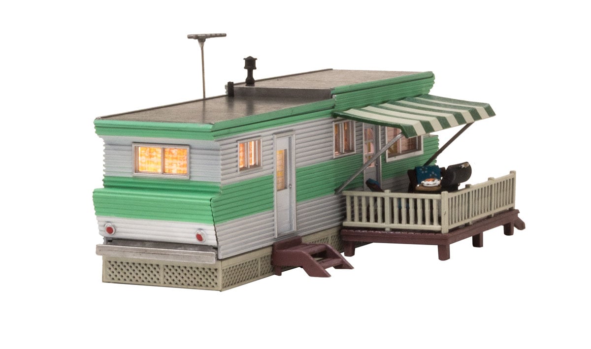 Grillin' & Chillin' Trailer - N Scale - Just take a seat in one of the chairs on the deck and relax in the shade while the food cooks