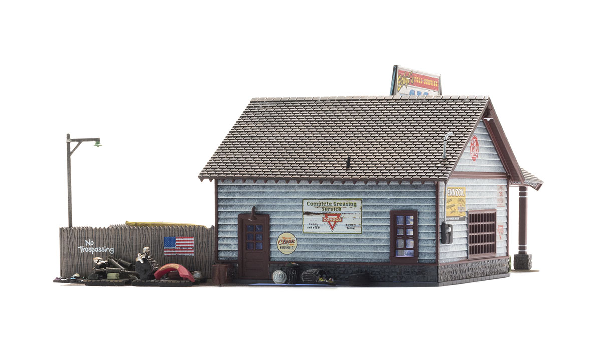 Ethyl's Gas & Service - HO Scale - Ethyl's Gas & Service is a vintage gas and service station that is loaded with charm and nostalgia