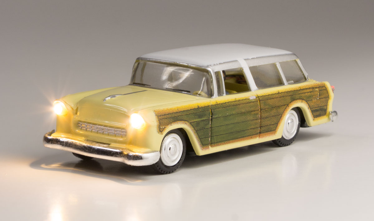 Station Wagon - HO Scale - The perfect family vehicle, with enough room to store your luggage and still have circulation in your legs all the way to grandmas