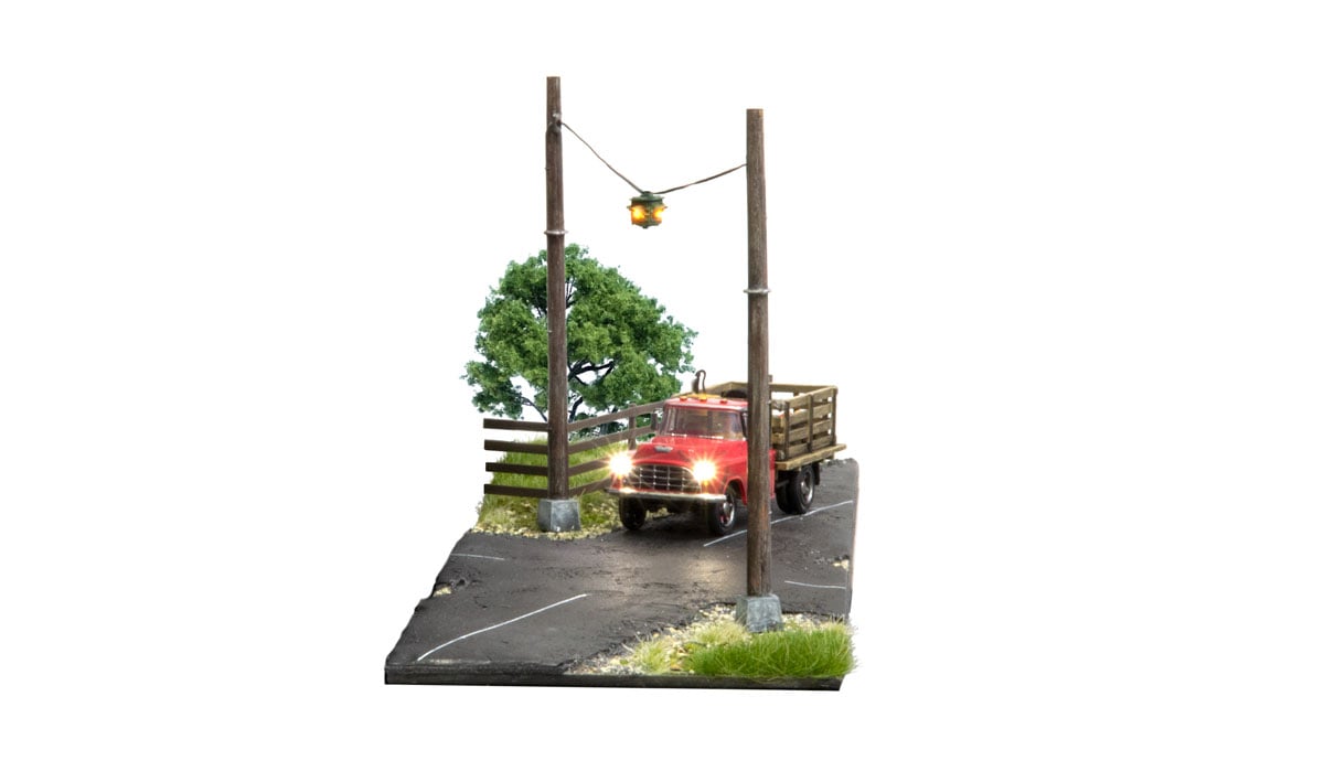Suspended Flashing Lights - N Scale - The Suspended Flashing Traffic Lights are perfect for rural areas where a flashing yellow warning signal is needed to caution traffic