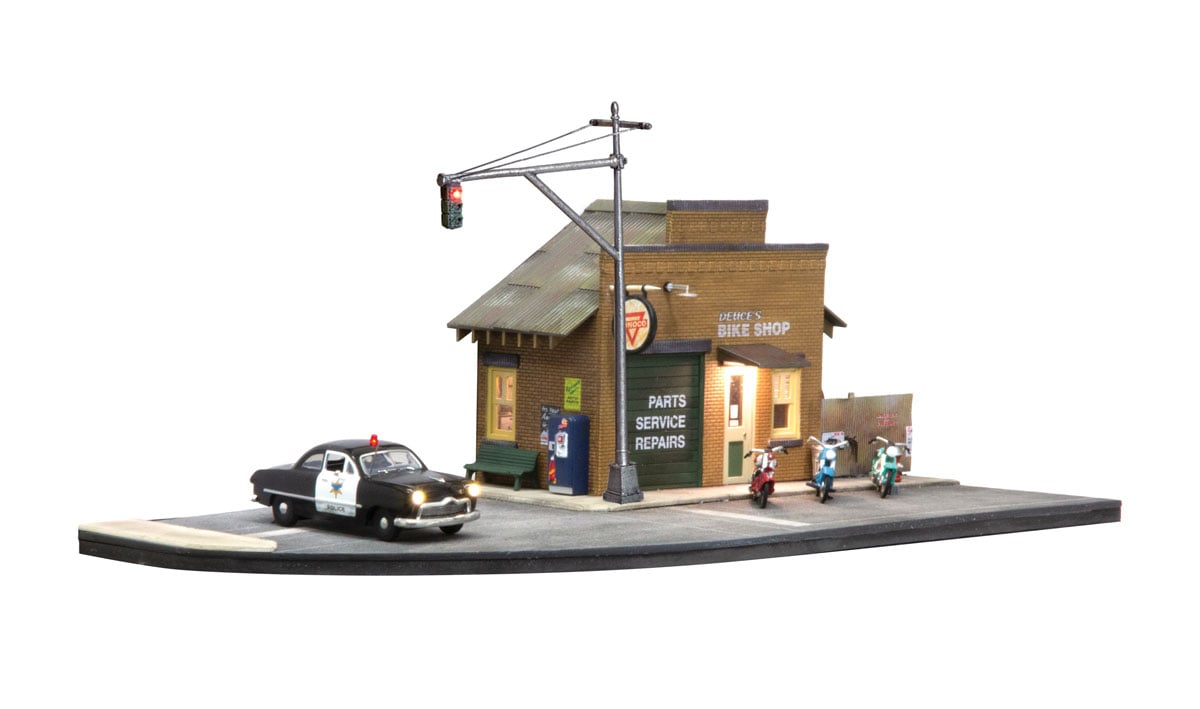 Mast Arm Traffic Lights - N Scale - The Mast Arm Traffic Lights hang over part of the intersection and are used for intersections located on suburban or small-town roads