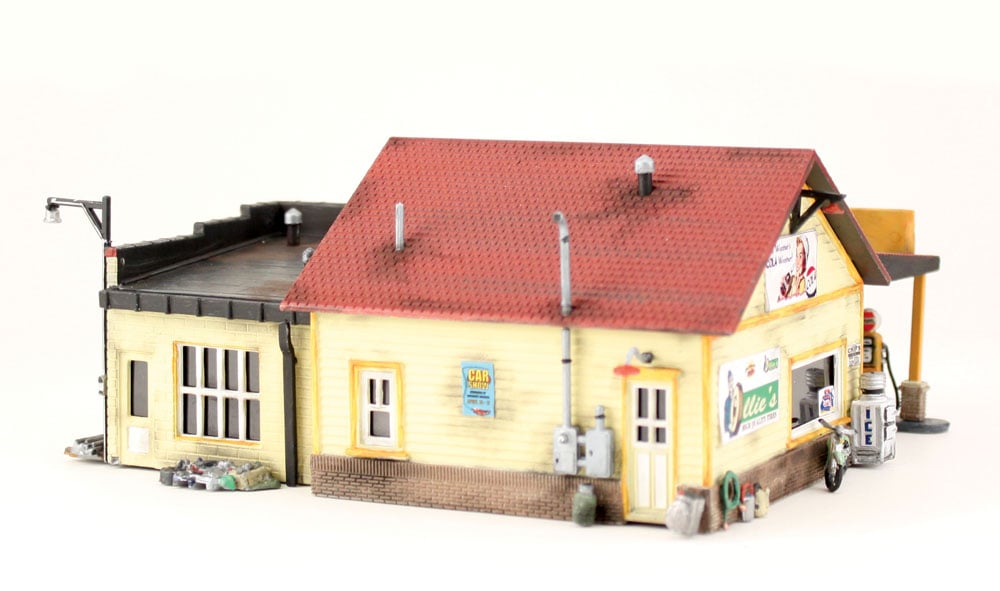 Sonny's Super Service - HO Scale Kit - Model the bustle of your layout&rsquo;s local service and gas station